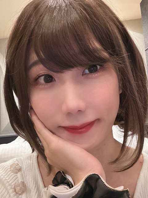 つきな